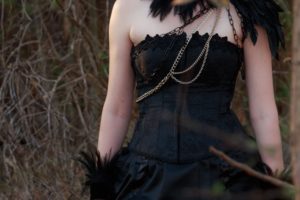 Impresionante disfraz de cuervo basado en un poema de Edgar Allen Poe.
