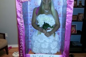 Muñeca Barbie en caja Disfraz de boda DIY Disfraz de Halloween