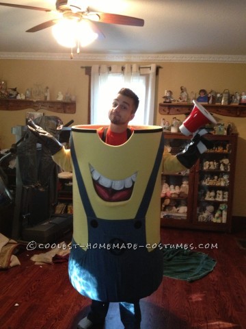 Genial disfraz casero de Carl BeeDoo Minion