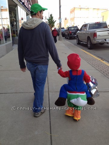 Cool DIY Illusion Baby Costume: ¡Soy yo, Mario... y Yoshi también!