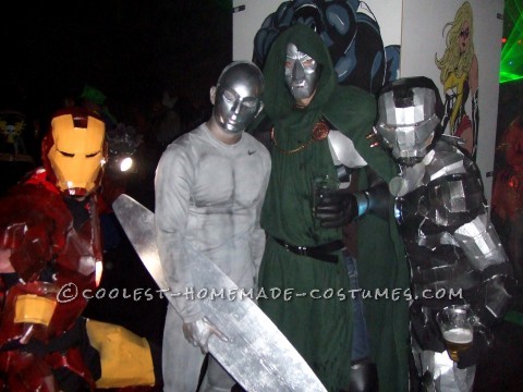 Genial disfraz de Halloween de Silver Surfer hecho en casa