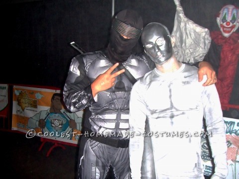 Genial disfraz de Halloween de Silver Surfer hecho en casa