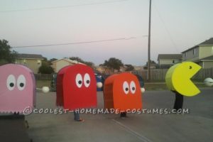 Disfraz de Halloween de la familia Pacman más grande que la vida