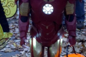 El mejor disfraz casero de Iron Man para niños para Halloween