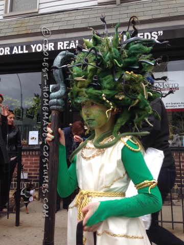 Increíble disfraz y maquillaje de Medusa