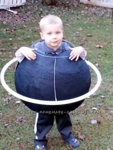 Disfraz de Halloween hecho en casa para niño Saturno grande