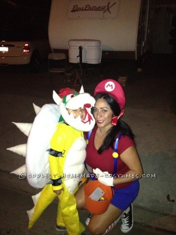 Cool Bowser (Rey Koopa) Disfraz de Halloween para niño: Este año, mi hijo de 4 años, Julian, dijo que quiere ser Bowser (Rey Koopa) para Halloween.  Lo he buscado por todas partes en Internet... pero parece que no puedo encontrarlo.