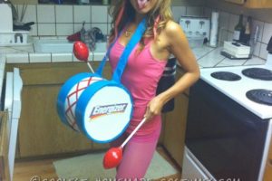 Gran disfraz de conejito Energizer: ¡hazlo tú mismo con cinta adhesiva!