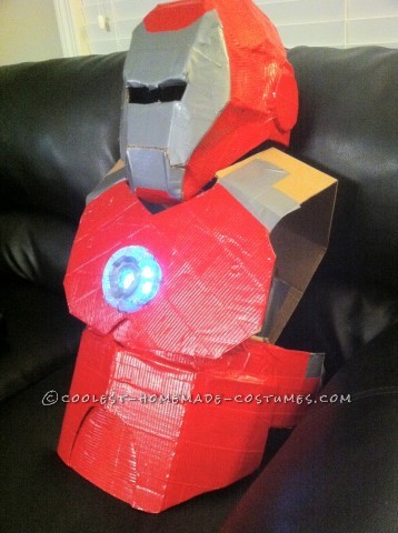 Este es mi disfraz para Halloween 2011. Las exitosas películas de Iron Man influyeron en mi decisión de hacer este disfraz.  Quería hacerlo fey