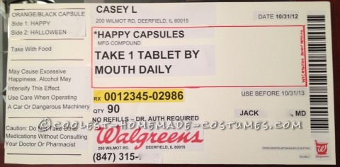 Soy farmacéutico y trabajo en Walgreens, así que cuando alguien me sugirió que hiciera algo relacionado con el trabajo para un concurso de trajes de oficina, un frasco de medicamentos recetados