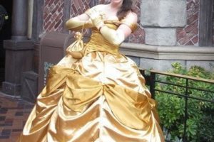 Exquisito vestido Belle: sé hermosa, cose como un monstruo