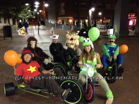 En las semanas previas a Halloween 2012, nuestro grupo preparó seis disfraces diferentes de personajes de mario kart, completos con una talla grande a juego para adultos.