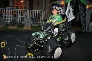 La mejor idea casera para disfraz de Halloween de Gravedigger Monster Truck