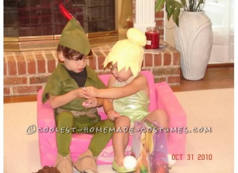 Busqué en Internet un disfraz de Tinerbell para mi hijo de 2 años y un disfraz de Peter Pan para mi hijo de 4 años.  no sabia que era feliz