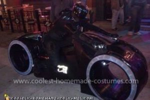 El traje Tron Light Cycle más genial