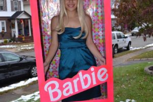 El disfraz de Barbie casero más genial en una caja para Halloween