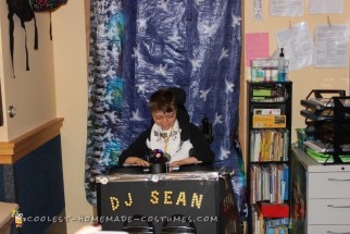 El mejor disfraz de DJ en silla de ruedas
