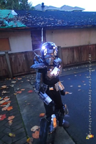 Traje de robot futurista