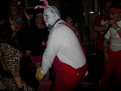 El mejor disfraz de pareja para Jessica y Roger Rabbit