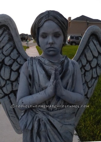 Disfraz casero de una figura de un ángel de la guarda para una niña de 9 años.