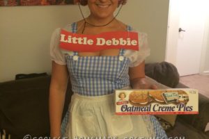 Disfraz casero para la pequeña Debbie: ¡pasteles para todos!