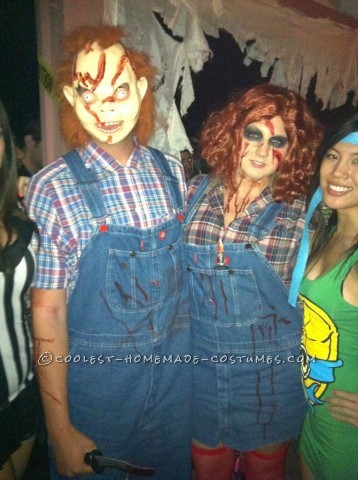 ¡Feliz Halloween a todos!  Mi novio y yo creamos nuestros propios disfraces de Chucky y Sister Chucky para Halloween 2011. Pasamos por muchos desafíos.