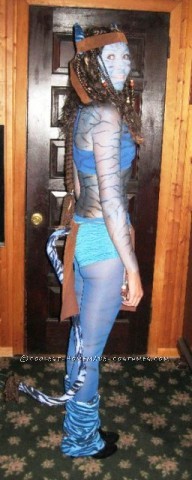Disfraz de avatar de Halloween hecho a mano: ¡Realmente disfruté haciendo este disfraz de Avatar de Halloween!  La película salió el mismo año y yo quería ser ella, pero el disfraz de la tienda era aburrido... así que