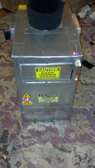 Traje de robot asesino Candy 3000
