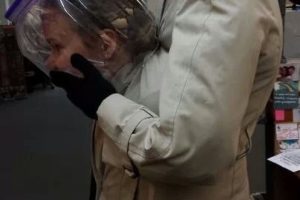 Disfraz de ilusión óptica de hombre sin cabeza