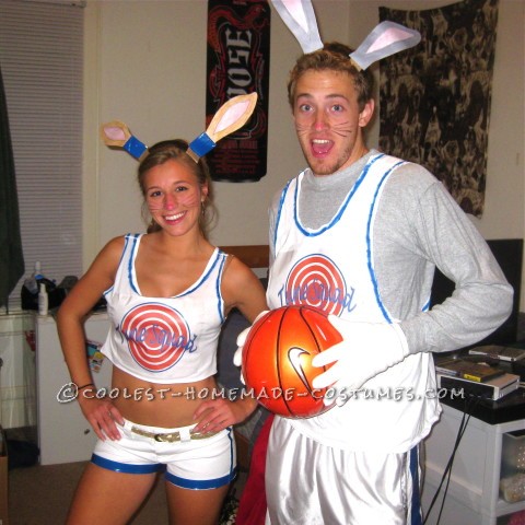 Disfraz de pareja de Bugs Bunny y Lola Bunny de Space Jam de última hora