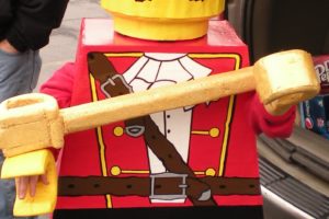 Disfraz de pirata Lego Minifig casero ganador de premios para niño de 6 años