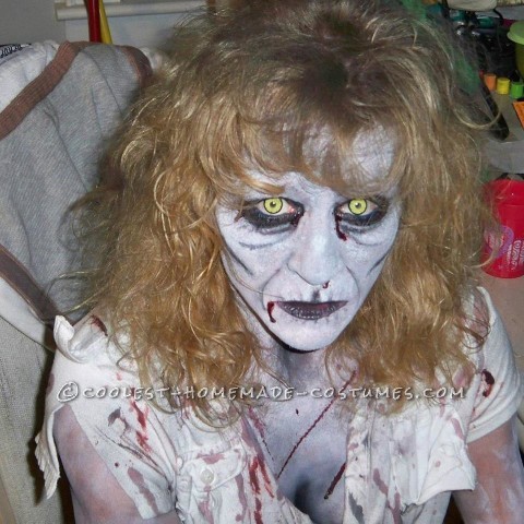 Disfraz de zombi embarazada espeluznante hecho en casa