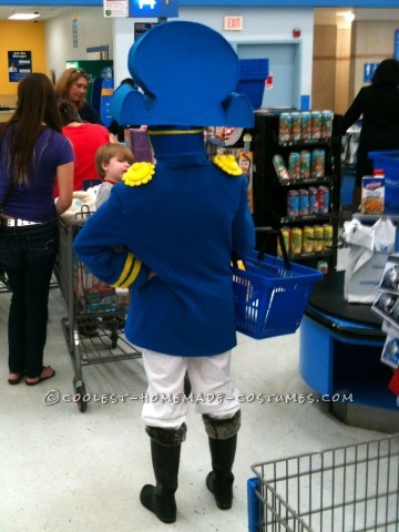 Disfraz realista de Halloween de Cap'n Crunch en casa
