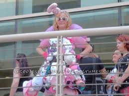 El disfraz casero más genial Lady Gaga Hello Kitty Extravaganza