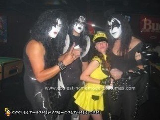 Traje hecho en casa por Gene Simons y KISS