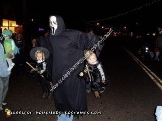 Disfraz de bruja voladora casero para gemelos