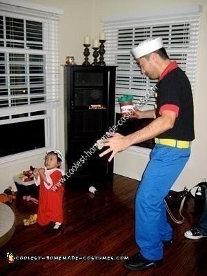 Disfraz de Halloween hecho en casa de Popeye, aceite de oliva y guisantes dulces