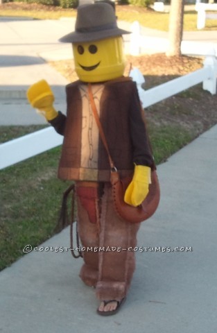 El disfraz de minifigura de Lego de Indiana Jones casero más genial