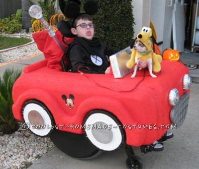 Este año mi hijo eligió a Mickey Mouse como disfraz y todos los años tenemos que incluir un disfraz de silla de ruedas.  Comencemos con c pesado
