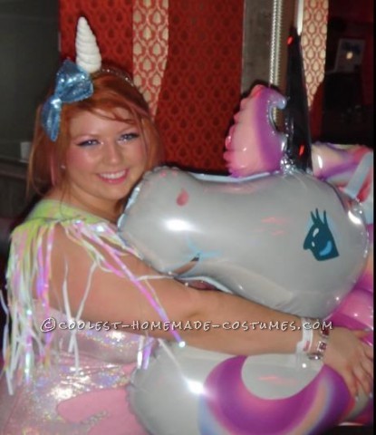   Hola a todos =) De niño quería ser un unicornio y siempre soñé con tener un disfraz de unicornio.  Entonces me dije a mí mismo por qué debería b