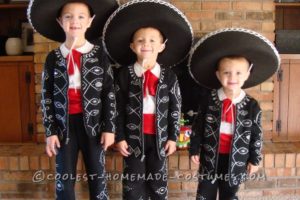 El mejor disfraz de Three Amigos para tres hermanos pequeños.