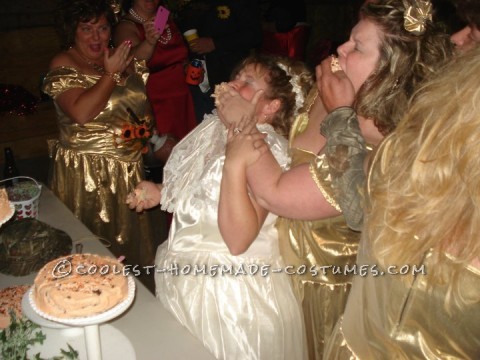 ¡Tuvimos un grupo de personas que organizaron la mejor boda Redneck NUNCA!  Todas las chicas nos juntamos y fuimos de compras para encontrar la pareja más fea.