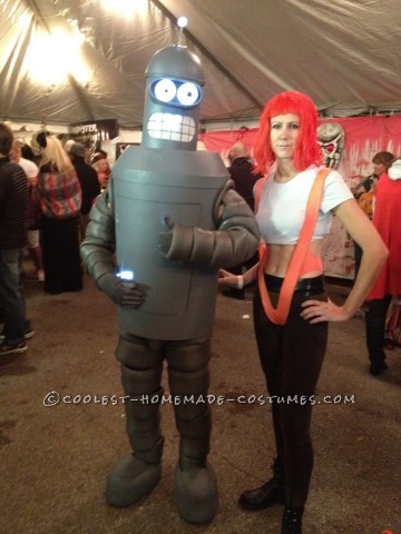 Futurama Bender Invertí dos meses, cientos de horas y más de $250 en materiales y piezas para darle vida a este disfraz.  Soy yo