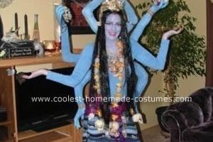 Genial disfraz casero de diosa hindú Kali