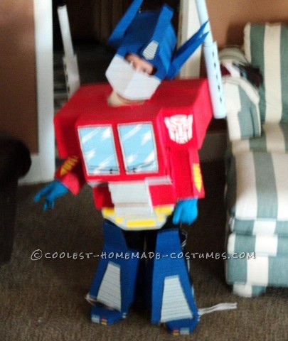 ¡Mi sobrino de 5 años está loco por los transformadores!  Como que agrego que yo también los amo (je).  Le hice un traje una vez antes
