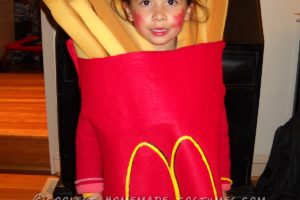 Genial disfraz de Halloween para niño: gran pedido de papas fritas de McDonald’s