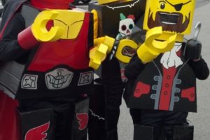 Genial disfraz de grupo LEGO para niños