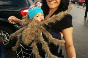 Genial disfraz de mamá y bebé – Araña y telaraña