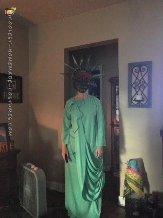 Genial el disfraz casero del año electoral de The Purge