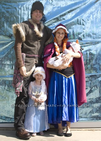 Genial idea de disfraz familiar: Frozen Family of Four